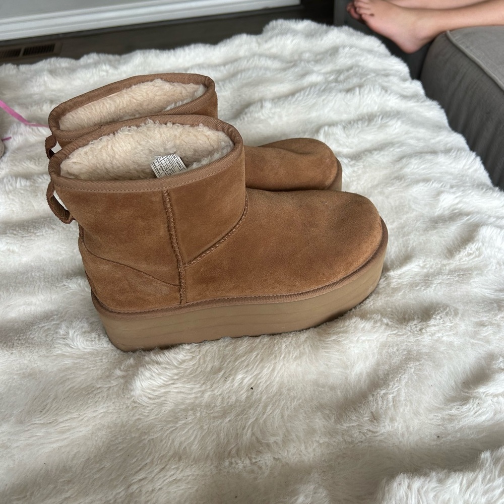 Like new Ugg platform boots